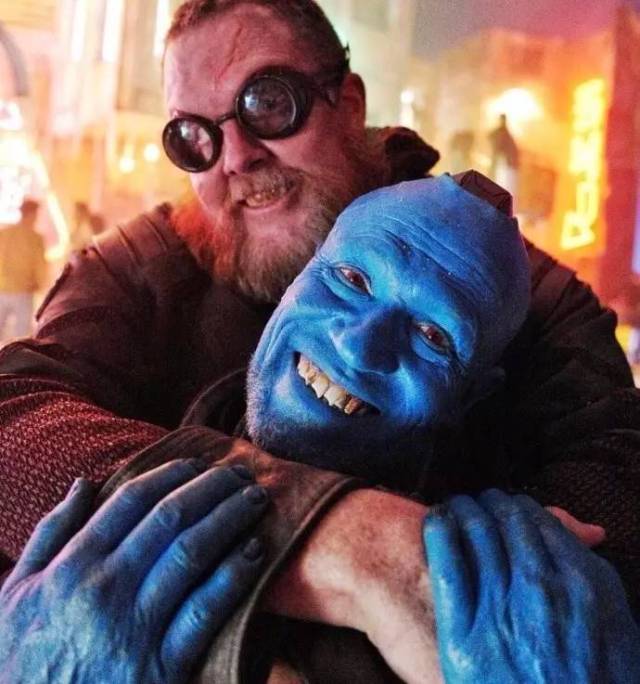 勇度演员的成长之路，学习、变化与舞台自信之光