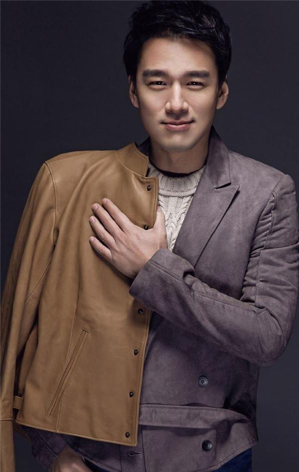 从平凡到非凡,演员XX良的励志之旅