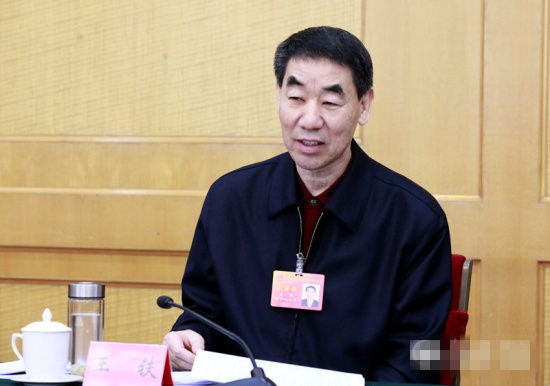 王铁探寻小巷深处的秘密美食之旅